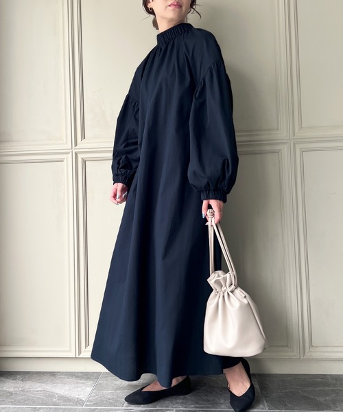 junoah(ジュノア)の「バックメタルファスナーロングワンピース(ワンピース・レディース・ブラック/ネイビー/グレー・MEDIUM/LARGE)」の15枚目の写真