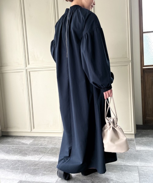 junoah(ジュノア)の「バックメタルファスナーロングワンピース(ワンピース・レディース・ブラック/ネイビー/グレー・MEDIUM/LARGE)」の21枚目の写真