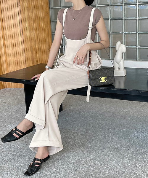 emi+（エミプラス）の「サス付きセンタープレスワイドパンツ（サロペット/オーバーオール・レディース・ブラック/チャコールグレー/ベージュ/ブラウン・L/M）」の5枚目の写真