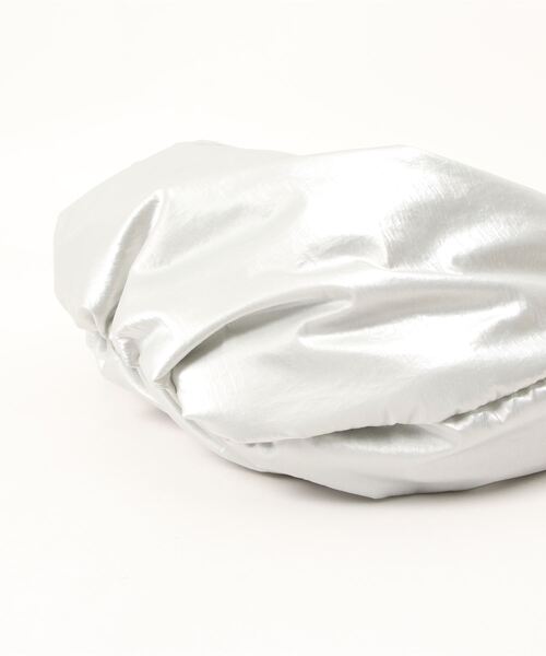 AMOMENTO(アモーメント)の「【AMOMENTO】SILVER FOIL SHOULDER BAG(ハンドバッグ・レディース・シルバー・FREE)」の3枚目の写真