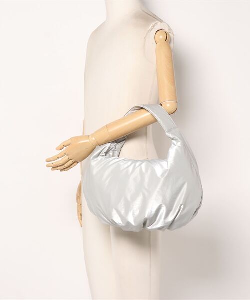 AMOMENTO(アモーメント)の「【AMOMENTO】SILVER FOIL SHOULDER BAG(ハンドバッグ・レディース・シルバー・FREE)」の5枚目の写真