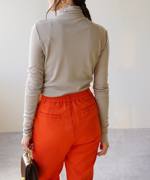 IAMUSE（アイアミューズ）の「【IAMUSE】シアーフライスシームレスタートルプルオーバー S0726（その他トップス・レディース・ブラック/グレイッシュベージュ/オフホワイト/ライトグレー・FREE）」の22枚目の写真