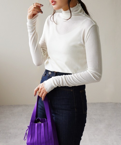 IAMUSE（アイアミューズ）の「【IAMUSE】シアーフライスシームレスタートルプルオーバー S0726（その他トップス・レディース・ブラック/グレイッシュベージュ/オフホワイト/ライトグレー・FREE）」の5枚目の写真