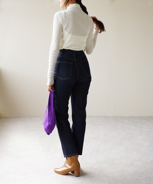 IAMUSE（アイアミューズ）の「【IAMUSE】シアーフライスシームレスタートルプルオーバー S0726（その他トップス・レディース・ブラック/グレイッシュベージュ/オフホワイト/ライトグレー・FREE）」の6枚目の写真