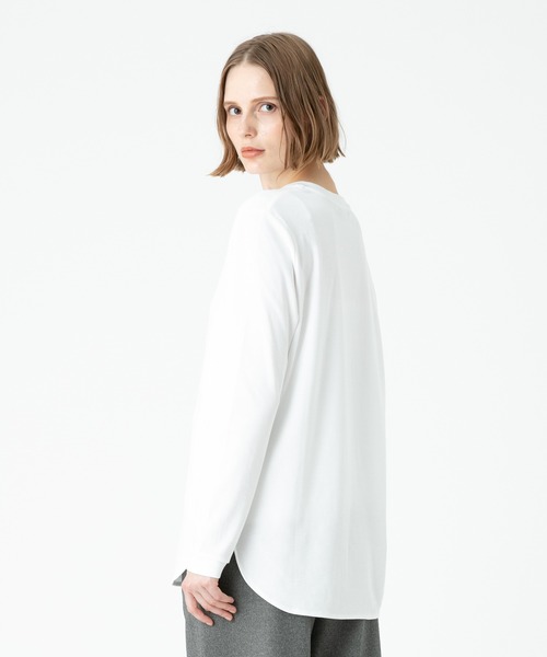 allureville（アルアバイル）の「ベーシックラウンドヘムロングスリーブT（Tシャツ/カットソー・レディース・ホワイト・1/2）」の7枚目の写真
