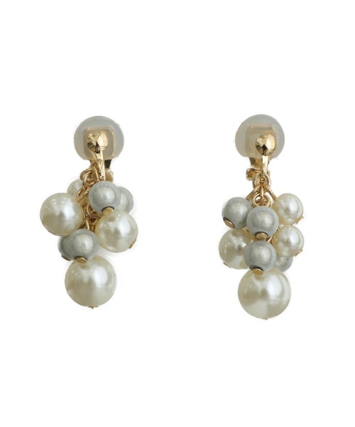 PourVous（プールヴー）の「メタリックグレープイヤリング 結婚式 同窓会 オケージョン お呼ばれ（イヤリング・レディース・ゴールド/アイボリー・FREE）」の3枚目の写真