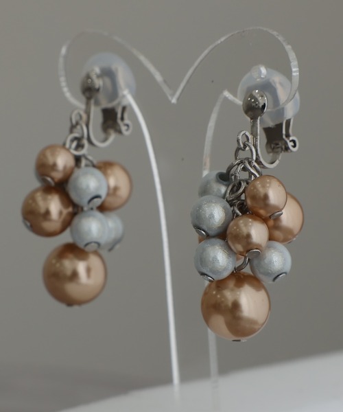 PourVous（プールヴー）の「メタリックグレープイヤリング 結婚式 同窓会 オケージョン お呼ばれ（イヤリング・レディース・ゴールド/アイボリー・FREE）」の9枚目の写真