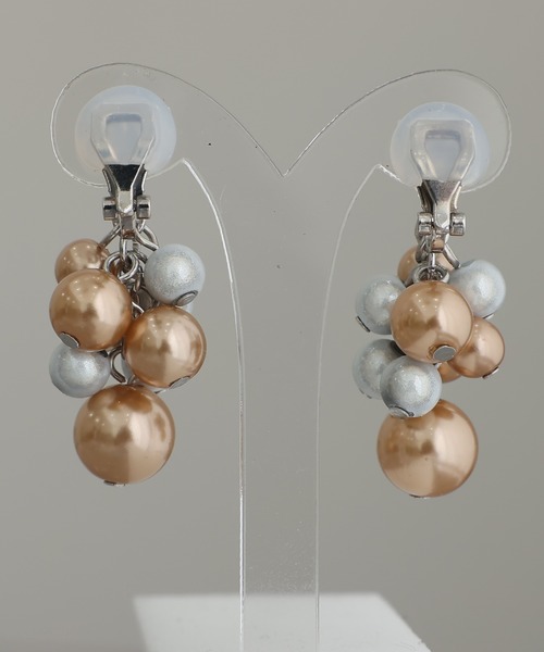 PourVous（プールヴー）の「メタリックグレープイヤリング 結婚式 同窓会 オケージョン お呼ばれ（イヤリング・レディース・ゴールド/アイボリー・FREE）」の8枚目の写真