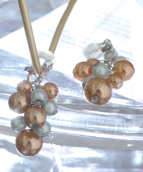 PourVous（プールヴー）の「メタリックグレープイヤリング 結婚式 同窓会 オケージョン お呼ばれ（イヤリング・レディース・ゴールド/アイボリー・FREE）」の12枚目の写真