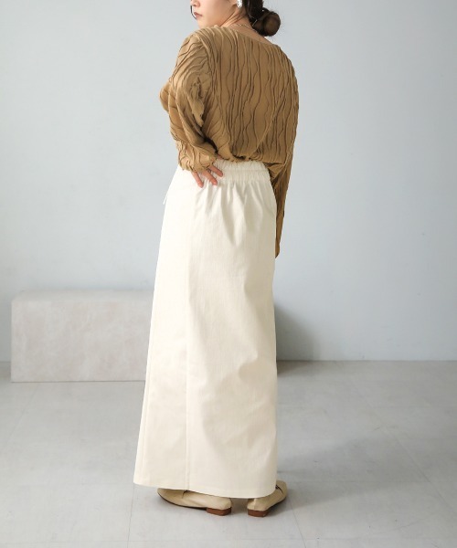 Bab(バブ)の「Iラインスリットデニムスカート(デニムスカート・レディース・グレイッシュベージュ/ブラック/オフホワイト・M)」の12枚目の写真