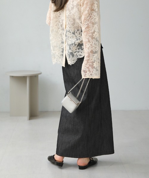 Bab(バブ)の「Iラインスリットデニムスカート(デニムスカート・レディース・グレイッシュベージュ/ブラック/オフホワイト・M)」の17枚目の写真