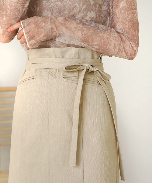 Bab(バブ)の「Iラインスリットデニムスカート(デニムスカート・レディース・グレイッシュベージュ/ブラック/オフホワイト・M)」の18枚目の写真