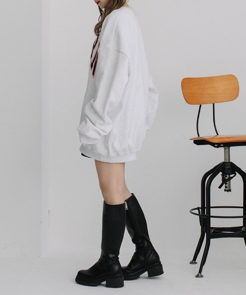 Flugge（フラッジー）の「college logo big sweat/カレッジロゴビッグスウェット　ユニセックス着用可能(メンズ着用画像有)（スウェット・レディース・ネイビー/アッシュグレー・FREE）」の16枚目の写真
