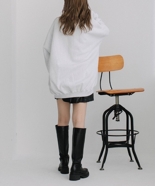Flugge（フラッジー）の「college logo big sweat/カレッジロゴビッグスウェット　ユニセックス着用可能(メンズ着用画像有)（スウェット・レディース・ネイビー/アッシュグレー・FREE）」の17枚目の写真