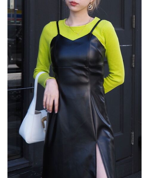 EVRIS(エヴリス)の「フェイクレザーロングスリットワンピース(ワンピース・レディース・ブラック/アイボリー・FREE)」の11枚目の写真