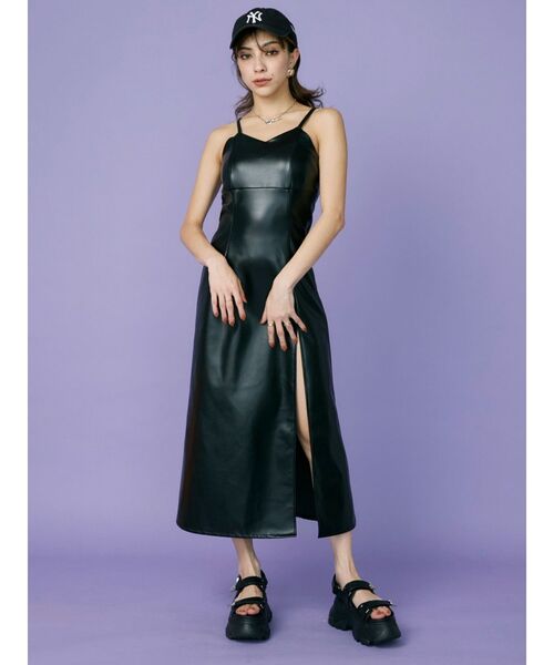EVRIS(エヴリス)の「フェイクレザーロングスリットワンピース(ワンピース・レディース・ブラック/アイボリー・FREE)」の16枚目の写真