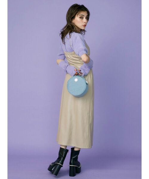 EVRIS(エヴリス)の「フェイクレザーロングスリットワンピース(ワンピース・レディース・ブラック/アイボリー・FREE)」の17枚目の写真