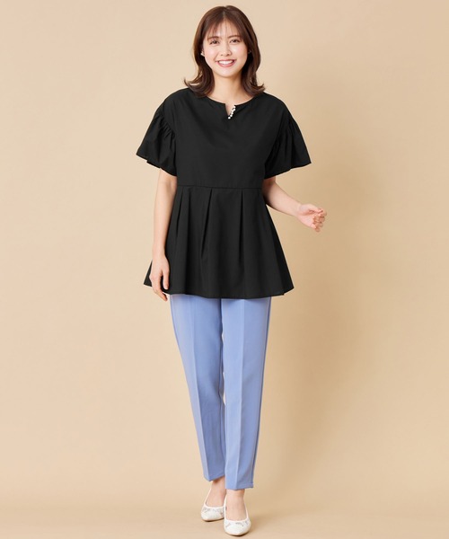 alotta(アロッタ)の「パール調ボタン付キーネックトップス(Tシャツ/カットソー・レディース・オフホワイト/イエロー/ブラック・MEDIUM/LARGE/XX-LARGE/X-LARGE)」の5枚目の写真