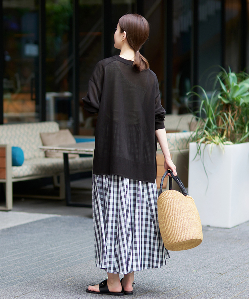 IENA（イエナ）の「シアーVネックカーディガン（カーディガン/ボレロ・レディース・ブラック系その他/ブラウン・FREE）」の22枚目の写真