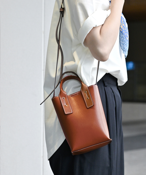 MIAN （ミアン）の「《追加》【MIAN/ミアン】2WAYミニポシェット（ショルダーバッグ・レディース・ホワイト/ブラック/ブラウン/ピンク/グリーン・FREE）」の4枚目の写真