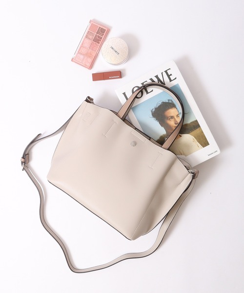 Legato Largo(レガートラルゴ)の「LegatoLargo かるいかばん 2WAYトートバッグ(トートバッグ・レディース・ブラック/グレイッシュベージュ/キャメル/アイボリー/ラベンダー/ライトグレー・FREE)」の4枚目の写真