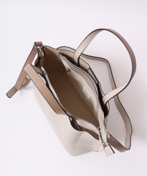 Legato Largo(レガートラルゴ)の「LegatoLargo かるいかばん 2WAYトートバッグ(トートバッグ・レディース・ブラック/グレイッシュベージュ/キャメル/アイボリー/ラベンダー/ライトグレー・FREE)」の16枚目の写真