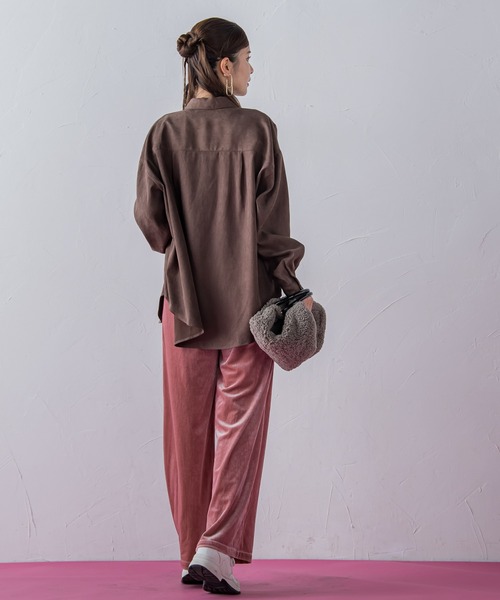 VICKY（ビッキー）の「【秋冬に取り入れたい】細ピッチコーデュロイオーバーシャツ《洗濯機で洗える》（シャツ/ブラウス・レディース・イエロー/ブラウン/オフホワイト/ブラック・M）」の16枚目の写真