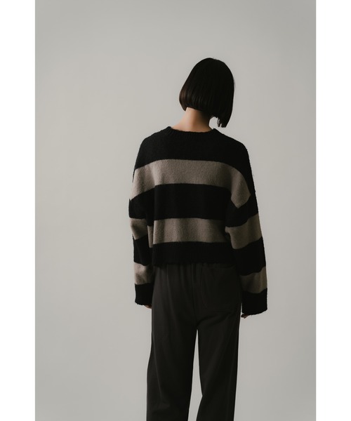 CHIGNON(シニヨン)の「CHIGNON ボーダーショートニットプルオーバー(ニット/セーター・レディース・ブラック/オフホワイト/グレイッシュベージュ・FREE)」の15枚目の写真