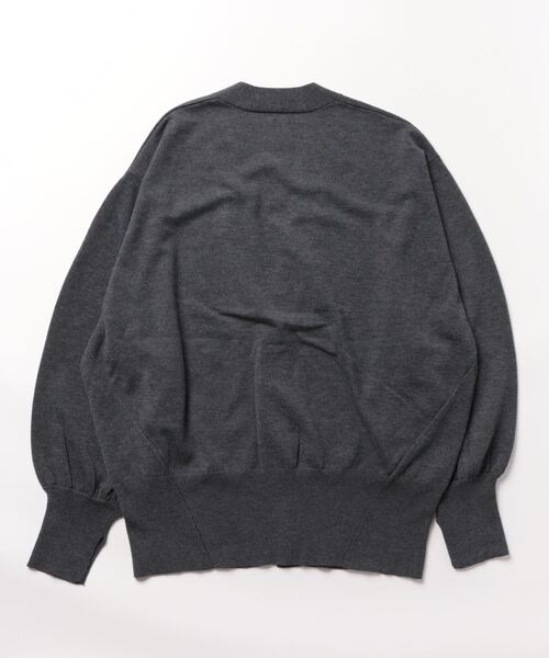 ADAM ET ROPE'（アダムエロペ）の「【サステナブル・WEB限定】カーブスリーブVネックカーディガン（カーディガン/ボレロ・レディース・ブラック系その他/ブルー/チャコールグレー・FREE）」の4枚目の写真