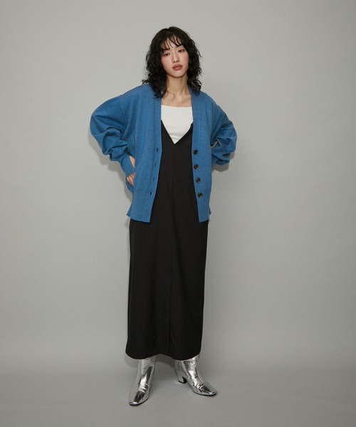 ADAM ET ROPE'（アダムエロペ）の「【サステナブル・WEB限定】カーブスリーブVネックカーディガン（カーディガン/ボレロ・レディース・ブラック系その他/ブルー/チャコールグレー・FREE）」の22枚目の写真