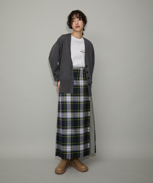 ADAM ET ROPE'（アダムエロペ）の「【サステナブル・WEB限定】カーブスリーブVネックカーディガン（カーディガン/ボレロ・レディース・ブラック系その他/ブルー/チャコールグレー・FREE）」の13枚目の写真