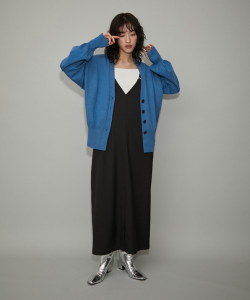 ADAM ET ROPE'（アダムエロペ）の「【サステナブル・WEB限定】カーブスリーブVネックカーディガン（カーディガン/ボレロ・レディース・ブラック系その他/ブルー/チャコールグレー・FREE）」の15枚目の写真