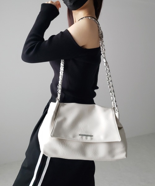 me+em select(ミームセレクト)の「【 3color 】チェーンフェイクレザーフラップショルダーバッグ / chain fake leather flap shoulder bag(ショルダーバッグ・レディース・ブラック/シルバー/アイボリー・FREE)」の18枚目の写真