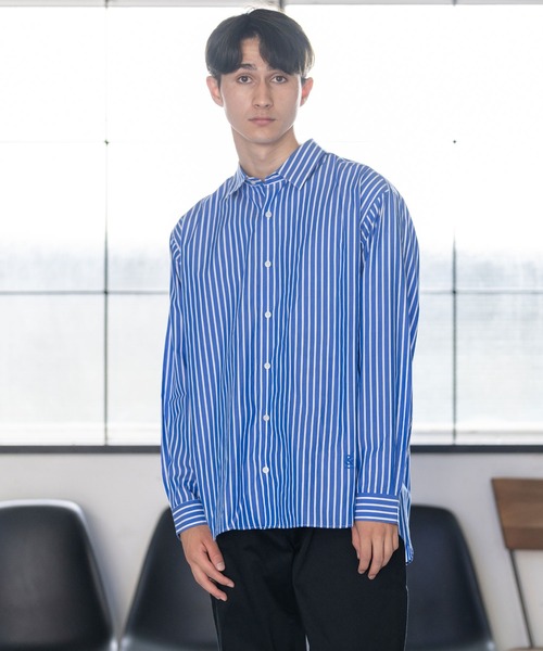 BRICK & SONS（ブリックアンドサンズ）の「＆リラックスバックプリーツシャツ＜ブルーワイドストライプ＞（シャツ/ブラウス・メンズ・ブルー・S/M/L/XS）」の2枚目の写真