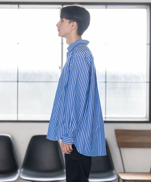 BRICK & SONS（ブリックアンドサンズ）の「＆リラックスバックプリーツシャツ＜ブルーワイドストライプ＞（シャツ/ブラウス・メンズ・ブルー・S/M/L/XS）」の4枚目の写真