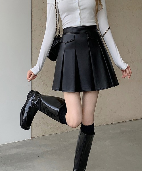 Primazel（プリマゼル）の「フェイクレザープリーツミニスカート（スカート・レディース・ブラック・M/L）」の2枚目の写真