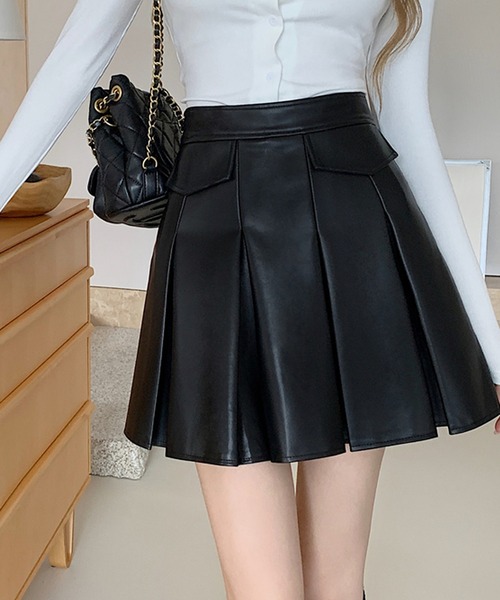 Primazel（プリマゼル）の「フェイクレザープリーツミニスカート（スカート・レディース・ブラック・M/L）」の4枚目の写真