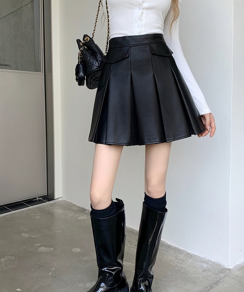 Primazel（プリマゼル）の「フェイクレザープリーツミニスカート（スカート・レディース・ブラック・M/L）」の6枚目の写真