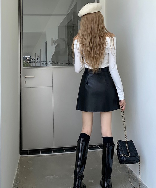 Primazel（プリマゼル）の「フェイクレザープリーツミニスカート（スカート・レディース・ブラック・M/L）」の11枚目の写真