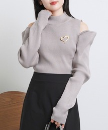 ブローチ付肩開きコンパクトニット