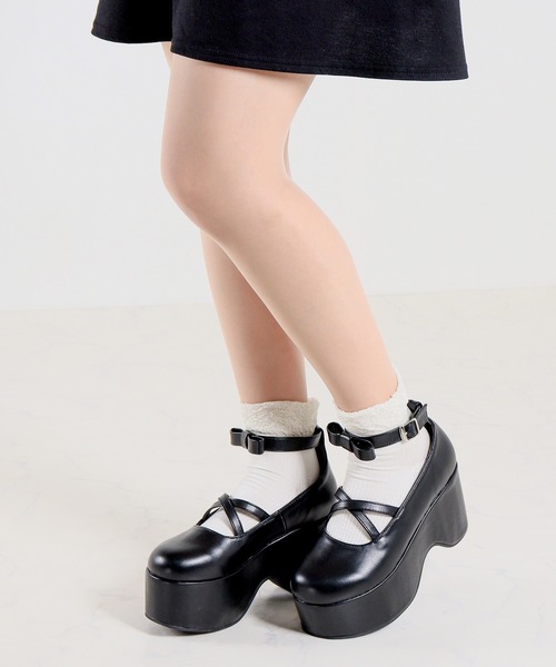 LOVEHUNTER(ラブハンター)の「LOVEHUNTER/軽量厚底 +9.5cm クロスリボンストラップパンプス(1642)(パンプス・レディース・ブラック系2/ブラック系1・S/M/LL/L)」の4枚目の写真