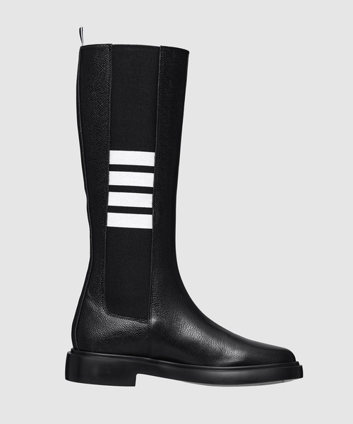 THOM BROWNE（トムブラウン）の「KNEE HIGH 4 BAR CHELSEA BOOT W/ LIGHTWEIGHT RUBBER SOLE IN PEBBLE GRAIN LEATHER（ブーツ・レディース・ブラック・38/37）」の2枚目の写真