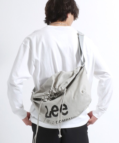 Lee(リー)の「Lee(リー)ブランドロゴプリント ドローストリングショルダーバッグ/メンズ レディース ユニセックス/ビッグショルダー(ショルダーバッグ・メンズ・オフホワイト/ブラック/ホワイト系その他/グレー・FREE)」の4枚目の写真
