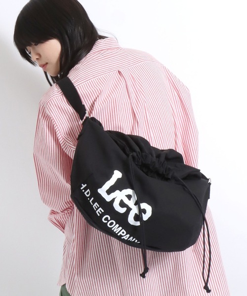 Lee(リー)の「Lee(リー)ブランドロゴプリント ドローストリングショルダーバッグ/メンズ レディース ユニセックス/ビッグショルダー(ショルダーバッグ・メンズ・オフホワイト/ブラック/ホワイト系その他/グレー・FREE)」の1枚目の写真
