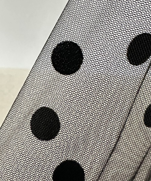 甘めカジュアル。リバーシブル2wayチュールフロッキードット×サテンプリーツスカート