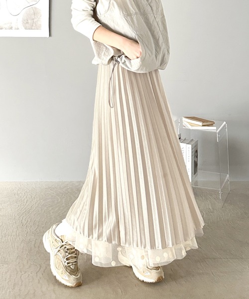 甘めカジュアル。リバーシブル2wayチュールフロッキードット×サテンプリーツスカート