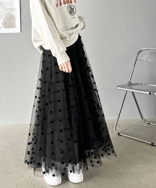 甘めカジュアル。リバーシブル2wayチュールフロッキードット×サテンプリーツスカート