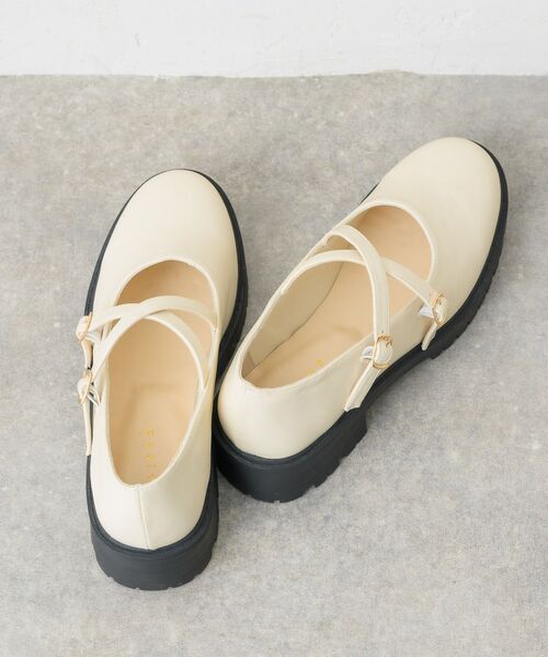 RETRO GIRL（レトロガール）の「クロスベルトシューズ（ローファー・レディース・ブラック/オフホワイト/ブラック系その他・MEDIUM/LARGE）」の15枚目の写真