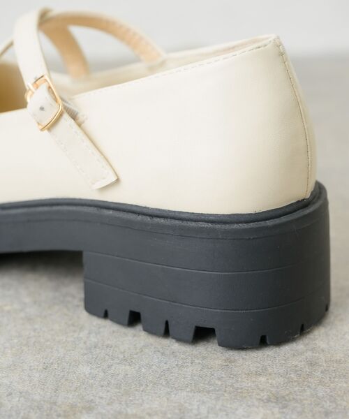 RETRO GIRL（レトロガール）の「クロスベルトシューズ（ローファー・レディース・ブラック/オフホワイト/ブラック系その他・MEDIUM/LARGE）」の19枚目の写真