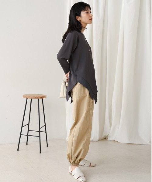 Bou Jeloud（ブージュルード）の「梨地プレーティングアシメ切替プルオーバー（Tシャツ/カットソー・レディース・ブルー/オフホワイト/チャコールグレー・FREE）」の14枚目の写真